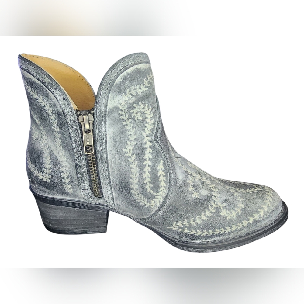 NWOT Sterling River Distressed Boots, Womens 6.5 - Picture 8 of 12
